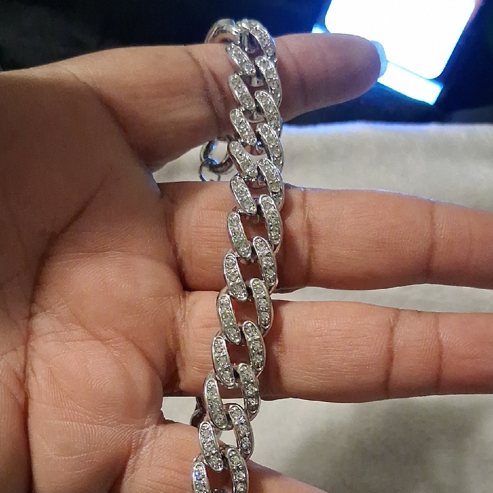 Elegant Silver Bracelet with Sparkling Accents
